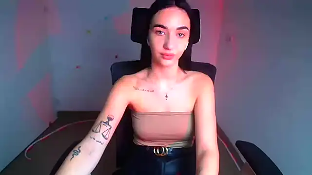 Snapshot of Bella_Night4 chatting on October 2025 05:52:01 AM Bella Night4 online show from October 2025 05:52:01 AM