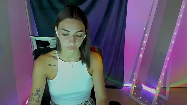 Snapshot of Bella_Night4 chatting on July 2026 06:41:01 AM Bella Night4 online show from July 2026 06:41:01 AM