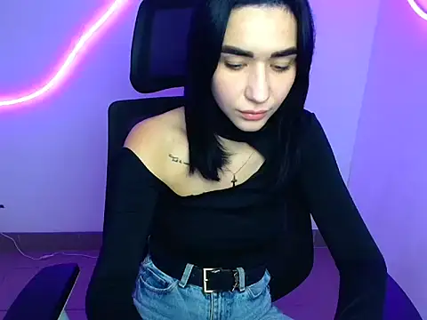 Snapshot of Bella_Night4 chatting on October 2025 06:20:01 PM Bella Night4 online show from October 2025 06:20:01 PM