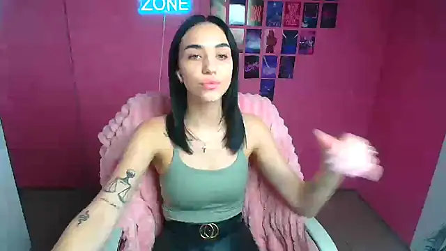 Snapshot of Bella_Night4 chatting on October 2025 07:29:01 AM Bella Night4 online show from October 2025 07:29:01 AM