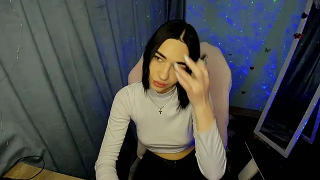 Snapshot of Bella_Night4 chatting on January 2026 07:45:02 AM Bella Night4 online show from January 2026 07:45:02 AM