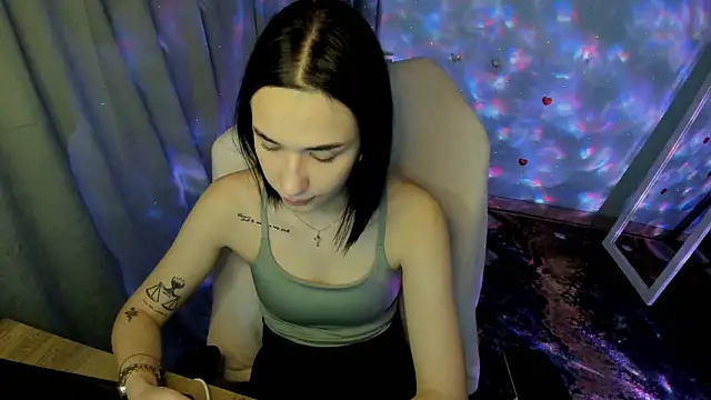 Snapshot of Bella_Night4 chatting on January 2026 01:40:01 PM Bella Night4 online show from January 2026 01:40:01 PM