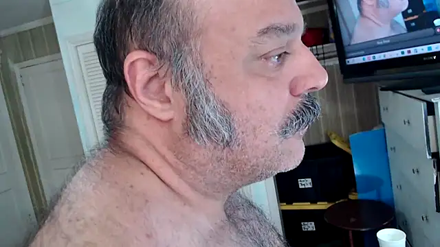 Snapshot of bullmusclejoe chatting on April 2026 10:33:01 PM bullmusclejoe online show from April 2026 10:33:01 PM