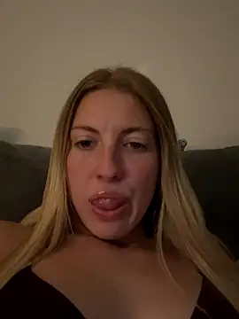 Snapshot of CheekyChelseaX chatting on September 2025 08:31:01 PM CheekyChelseaX online show from September 2025 08:31:01 PM