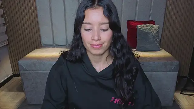  Mia Evans 1 online show from February 2026 07:33:01 PM