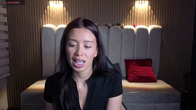  Mia Evans 1 online show from April 2026 08:11:01 PM