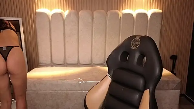  Mia Evans 1 online show from November 2025 07:25:01 PM