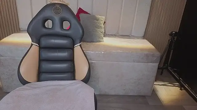  Mia Evans 1 online show from February 2026 08:21:01 PM