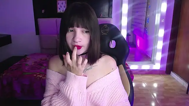  Charlotte Collins  online show from November 2025 01:59:02 PM