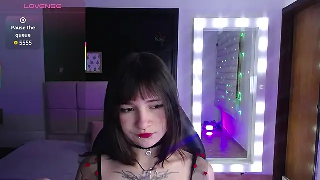  Charlotte Collins  online show from October 2025 03:22:02 PM