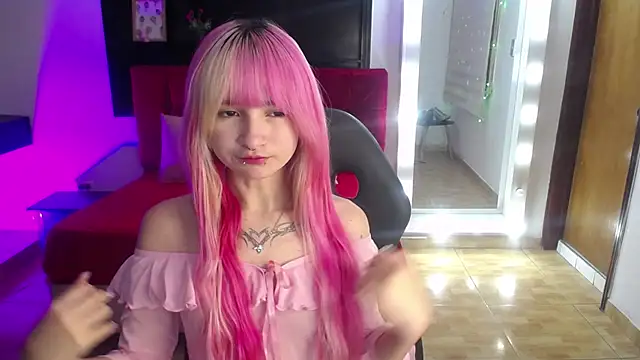 Snapshot of _Charlotte_Collins_ chatting on May 2026 03:17:02 PM Charlotte Collins online show from May 2026 03:17:02 PM