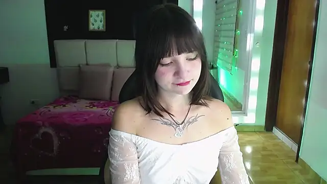  Charlotte Collins  online show from November 2025 02:28:02 PM