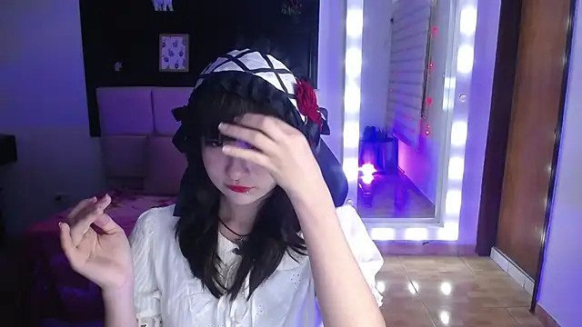  Charlotte Collins  online show from November 2025 02:39:02 PM