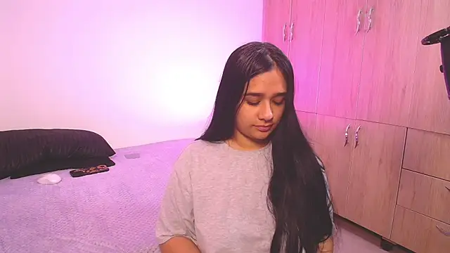 mae nathan  online show from September 2025 02:15:01 PM