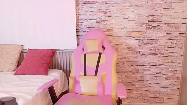 Snapshot of liz_monserrat_1 chatting on January 2026 07:28:02 PM liz monserrat 1 online show from January 2026 07:28:02 PM