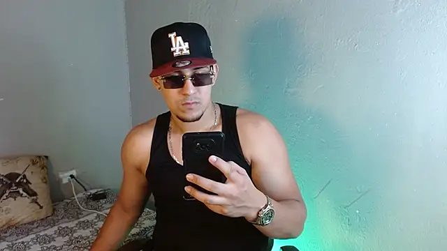 massimo vidal  online show from November 2025 02:37:02 AM