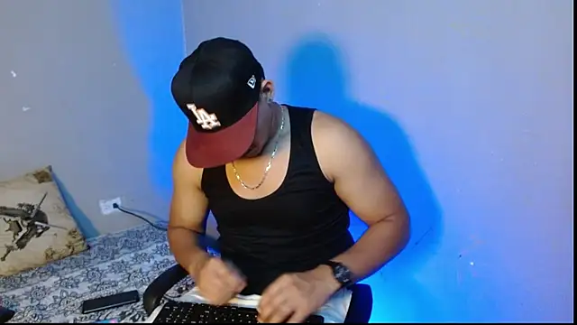 massimo vidal  online show from November 2025 08:35:02 PM