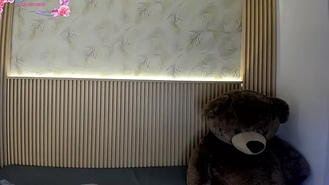 Snapshot of Liss-Reyes chatting on June 2026 12:15:02 PM Liss-Reyes online show from June 2026 12:15:02 PM