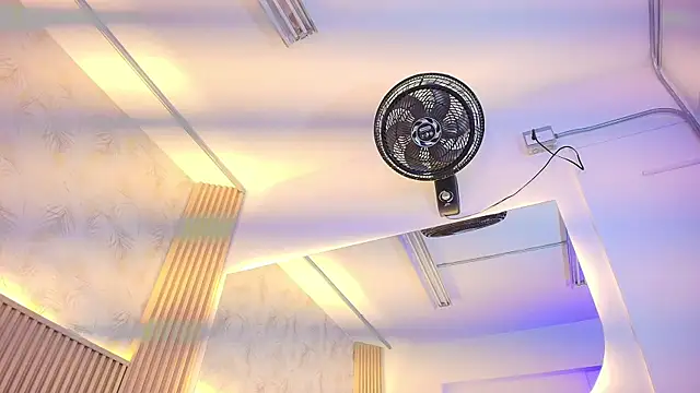 Liss-Reyes online show from March 2026 01:33:01 PM