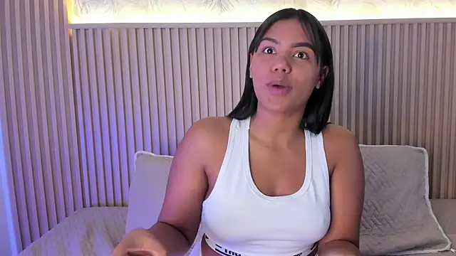 Snapshot of Liss-Reyes chatting on September 2025 01:49:01 PM Liss-Reyes online show from September 2025 01:49:01 PM