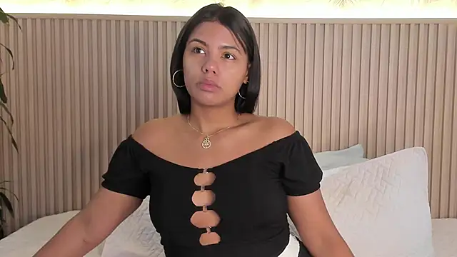 Snapshot of Liss-Reyes chatting on October 2025 01:13:01 PM Liss-Reyes online show from October 2025 01:13:01 PM