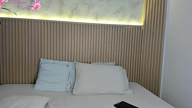 Liss-Reyes online show from October 2025 12:03:01 PM