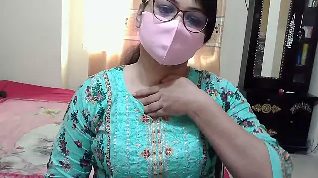 Snapshot of Elena_cruz5 chatting on December 2025 02:44:02 AM Elena cruz5 online show from December 2025 02:44:02 AM