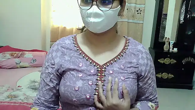 Snapshot of Elena_cruz5 chatting on December 2025 01:39:02 AM Elena cruz5 online show from December 2025 01:39:02 AM