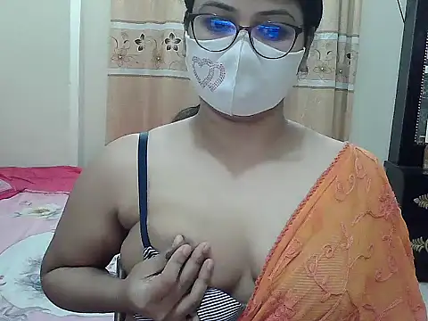 Snapshot of Elena_cruz5 chatting on November 2025 10:13:01 PM Elena cruz5 online show from November 2025 10:13:01 PM