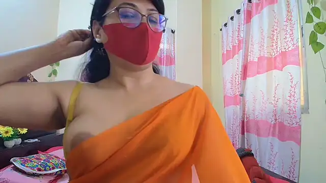 Snapshot of Elena_cruz5 chatting on February 2026 02:39:02 AM Elena cruz5 online show from February 2026 02:39:02 AM