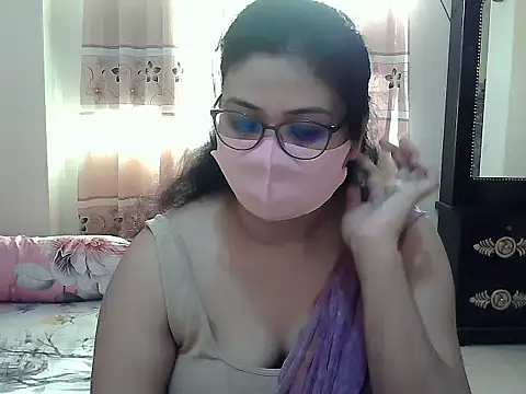 Snapshot of Elena_cruz5 chatting on October 2025 01:50:01 AM Elena cruz5 online show from October 2025 01:50:01 AM