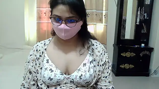 Snapshot of Elena_cruz5 chatting on November 2025 05:07:01 AM Elena cruz5 online show from November 2025 05:07:01 AM