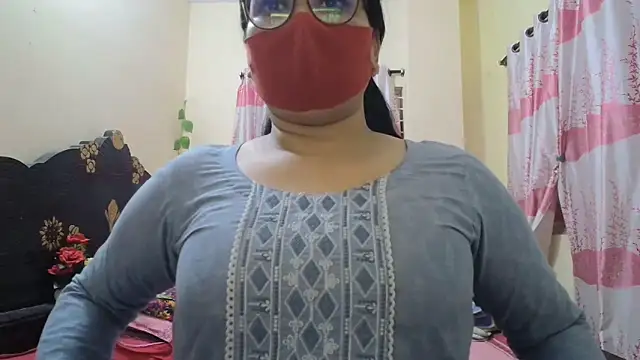 Snapshot of Elena_cruz5 chatting on February 2026 06:08:01 PM Elena cruz5 online show from February 2026 06:08:01 PM