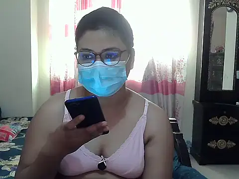 Snapshot of Elena_cruz5 chatting on September 2025 03:43:01 AM Elena cruz5 online show from September 2025 03:43:01 AM