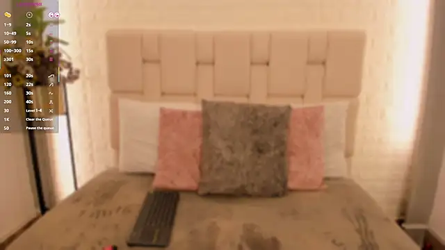 Vale Lux online show from October 2025 03:58:01 AM