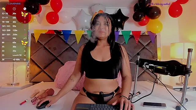 LuciaCollins  online show from September 2025 12:33:01 PM