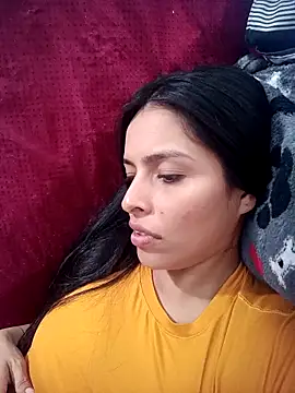Snapshot of SaraBust chatting on October 2025 04:20:02 PM SaraBust online show from October 2025 04:20:02 PM