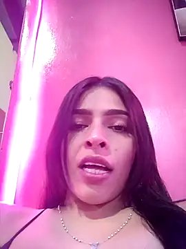 Snapshot of SaraBust chatting on September 2025 05:19:02 PM SaraBust online show from September 2025 05:19:02 PM