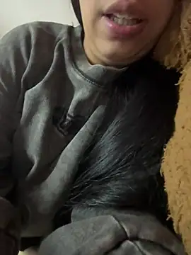 lulizoee online show from April 2026 06:31:02 PM