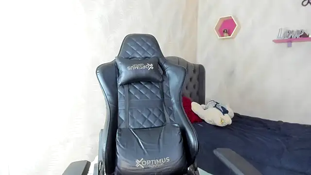 bull cam online show from November 2025 04:40:01 PM