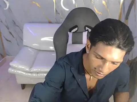 bull cam online show from October 2025 05:17:01 PM