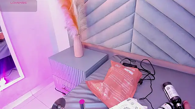 Mia Valentine  online show from November 2025 07:40:01 PM