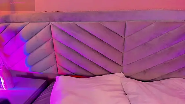 Mia Valentine  online show from November 2025 08:35:02 PM