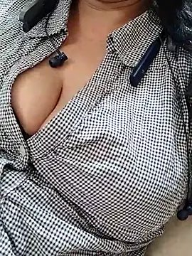 Janvi -Love online show from September 2025 06:46:01 AM