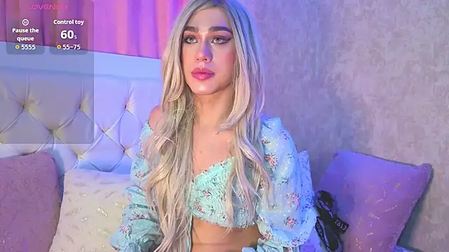 Snapshot of saraah_queen1 chatting on October 2025 04:42:01 AM saraah queen1 online show from October 2025 04:42:01 AM