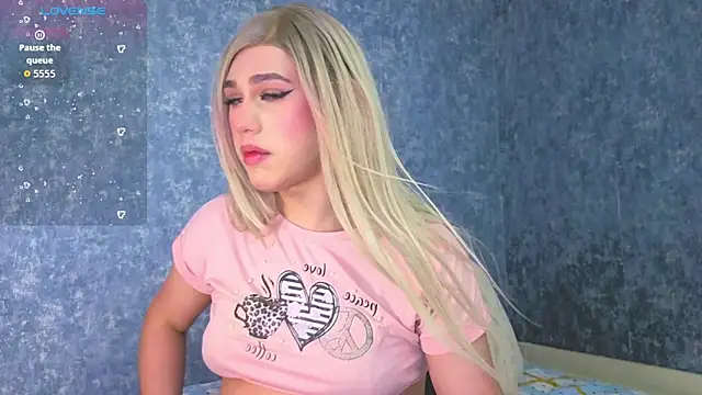 Snapshot of saraah_queen1 chatting on March 2026 04:42:02 AM saraah queen1 online show from March 2026 04:42:02 AM