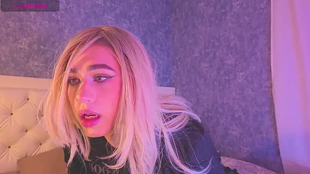 Snapshot of saraah_queen1 chatting on October 2025 05:08:01 AM saraah queen1 online show from October 2025 05:08:01 AM