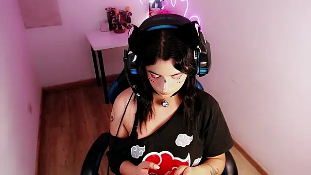 Lunyhose online show from April 2026 09:33:02 PM