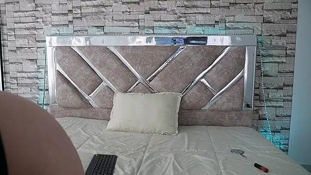 natasha vesper online show from November 2025 01:12:01 PM