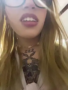 Snapshot of PrettyAshley_ chatting on June 2026 11:21:01 PM PrettyAshley online show from June 2026 11:21:01 PM